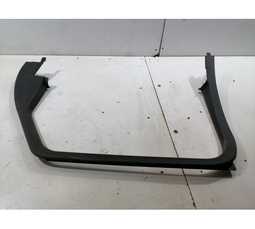 Обшивка рамки задней правой двери