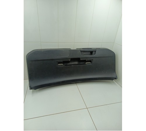 Обшивка крышки багажника