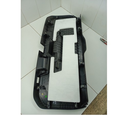 Обшивка крышки багажника