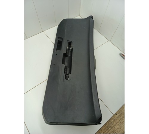 Обшивка крышки багажника