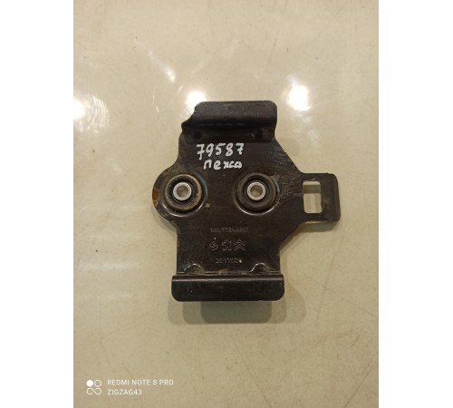 Кронштейн кузова