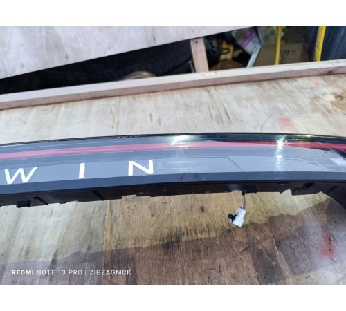 Фонарь крышки багажника центральный