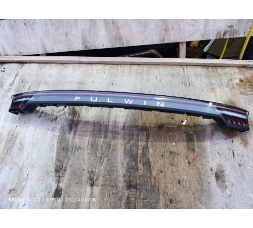 Фонарь крышки багажника центральный