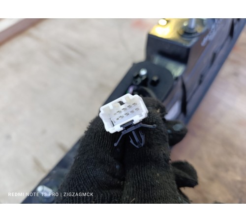 Фонарь крышки багажника центральный