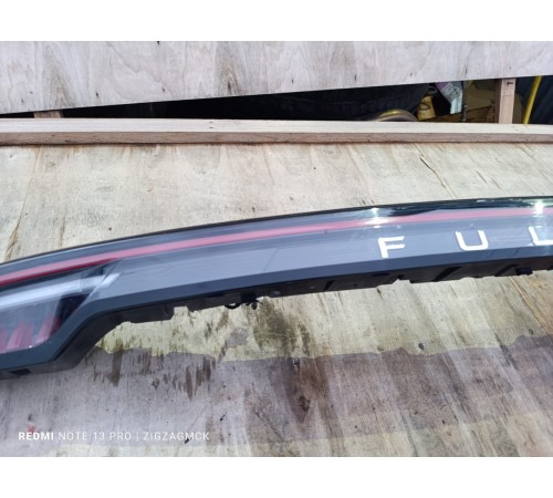 Фонарь крышки багажника центральный