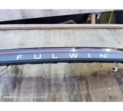 Фонарь крышки багажника центральный