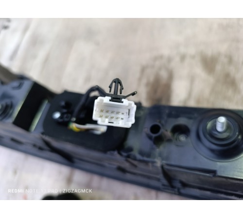 Фонарь крышки багажника центральный