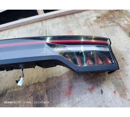 Фонарь крышки багажника центральный