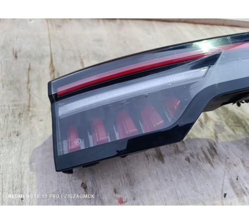 Фонарь крышки багажника центральный