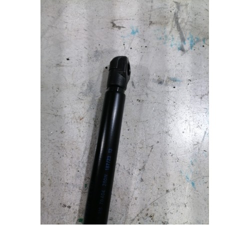 Амортизатор крышки багажника правый