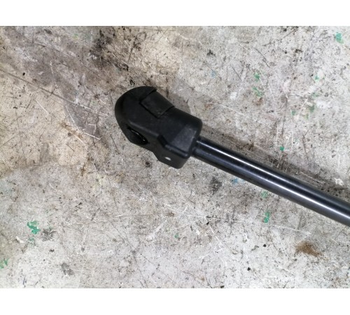 Амортизатор крышки багажника правый