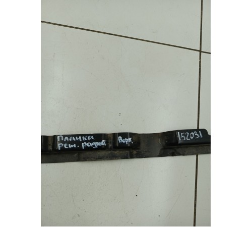 Планка решётки радиатора верхняя