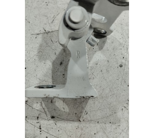 Петля двери(задняя правая верхняя)