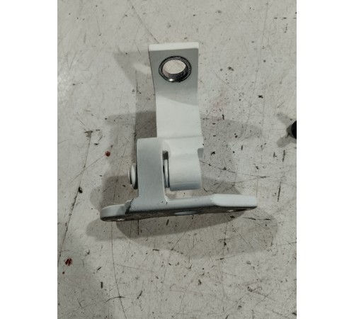 Петля двери(задняя правая верхняя)