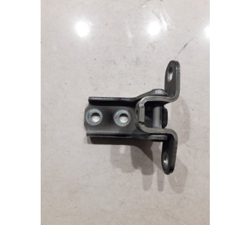 Петля двери(передняя правая верхняя)