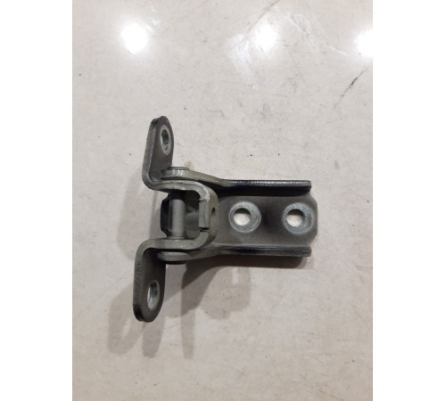 Петля двери(передняя правая верхняя)