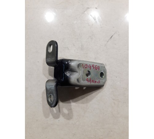 Петля двери(передняя правая верхняя)