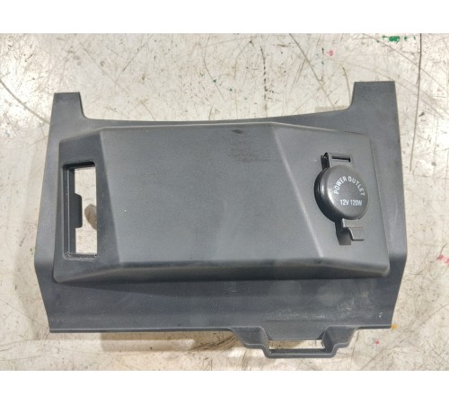 Накладка центральной консоли с розеткой 12v