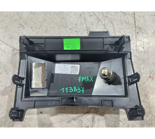 Накладка центральной консоли с розеткой 12v