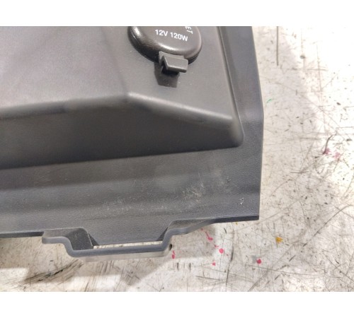 Накладка центральной консоли с розеткой 12v