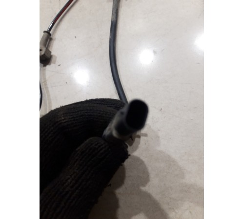 Датчик ABS(передний правый)