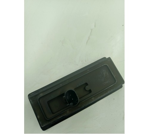 Кнопка открывания багажника