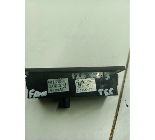 Кнопка открывания багажника