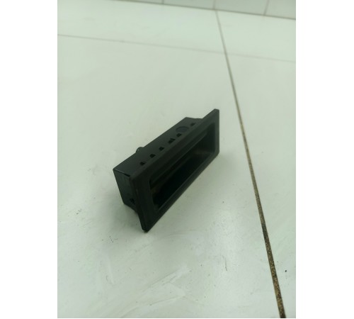 Кнопка открывания багажника