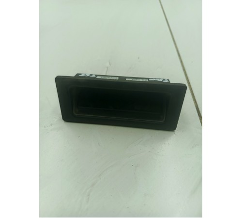 Кнопка открывания багажника