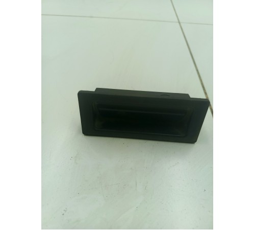 Кнопка открывания багажника