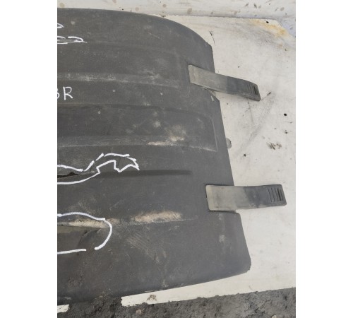 Брызговик задний правый верхний