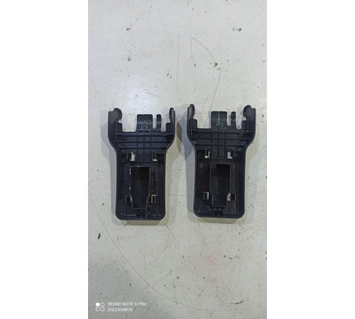 Крышка петли заднего сиденья левого