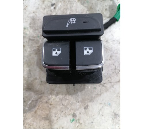 Кнопки стеклоподьемника задние левые