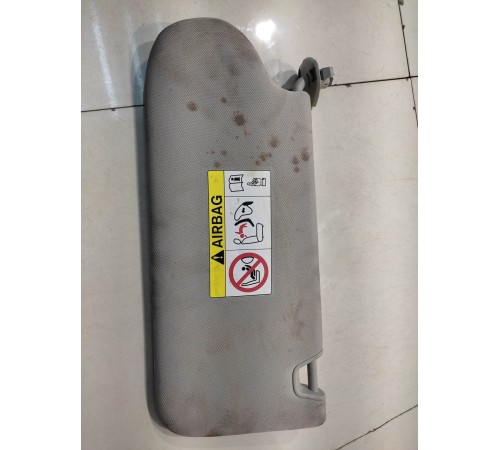 Козырёк солнцезащитный (правый)