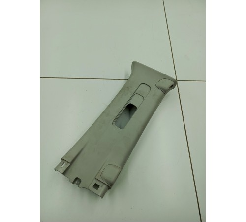 Обшивка центральной стойки правая верхняя