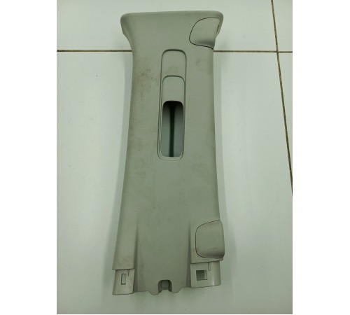 Обшивка центральной стойки правая верхняя