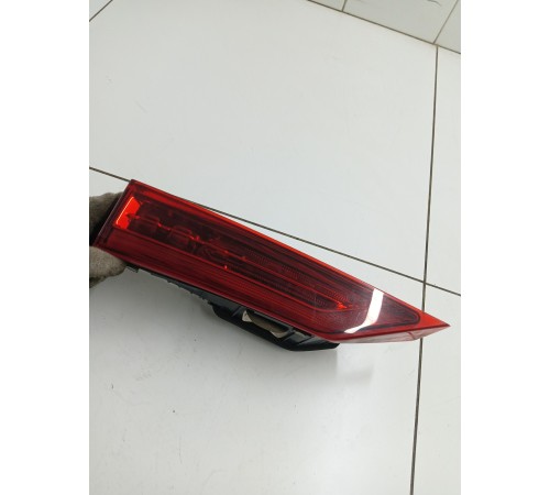 Фонарь крышки багажника левый