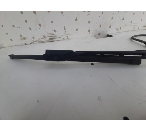 Поводок стеклоочистителя (правый)