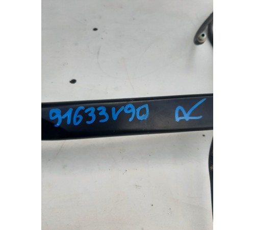 Поводок стеклоочистителя (правый)