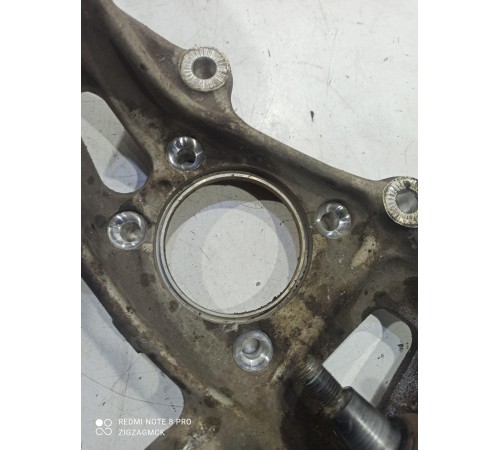 Кулак поворотный(передний правый)