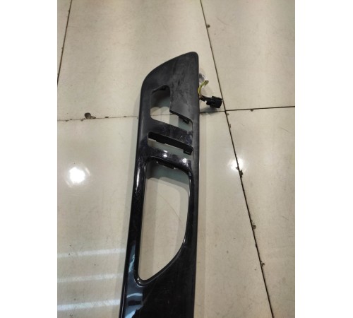 Накладка обшивики двери (с подсветкой) (передняя, правая)