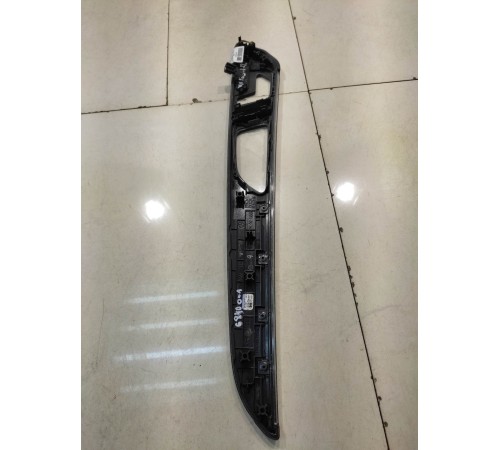 Накладка обшивики двери (с подсветкой) (передняя, правая)