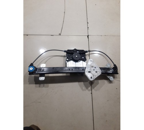 Стеклоподъемник двери (задний правый)