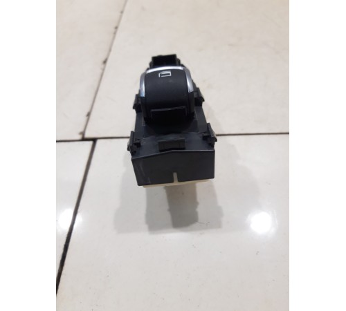 Кнопка стеклоподъемника (задняя, правая)