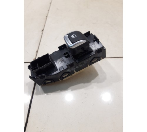 Кнопка стеклоподъемника (задняя, правая)