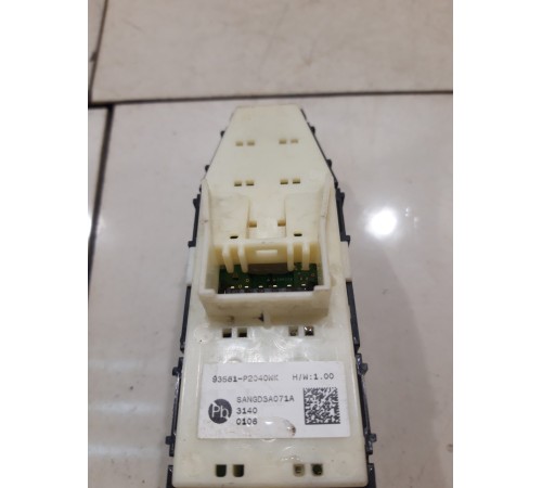 Кнопка стеклоподъемника (задняя, правая)