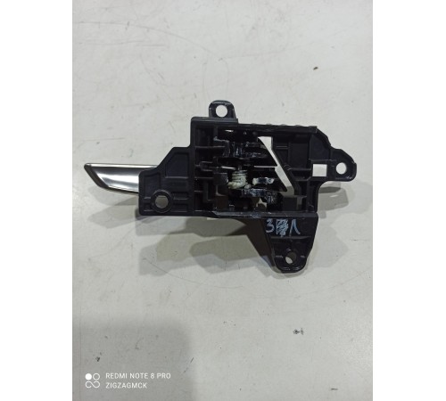 Ручка двери (задняя левая внутренняя)