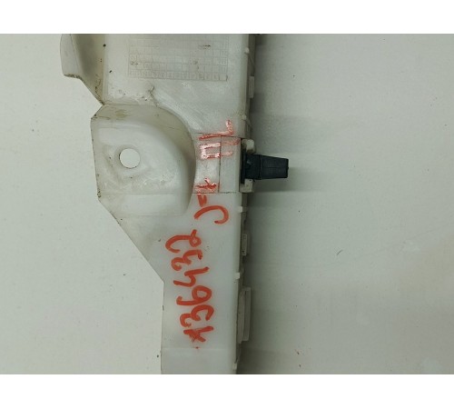 Кронштейн бампера передний левый