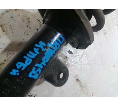 Амортизатор подвески передний правый в сборе