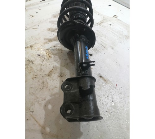 Амортизатор подвески передний правый в сборе